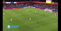 巴萨1-0领先科莫！科莫低级失误禁区前被费尔明断球 后者低射破僵